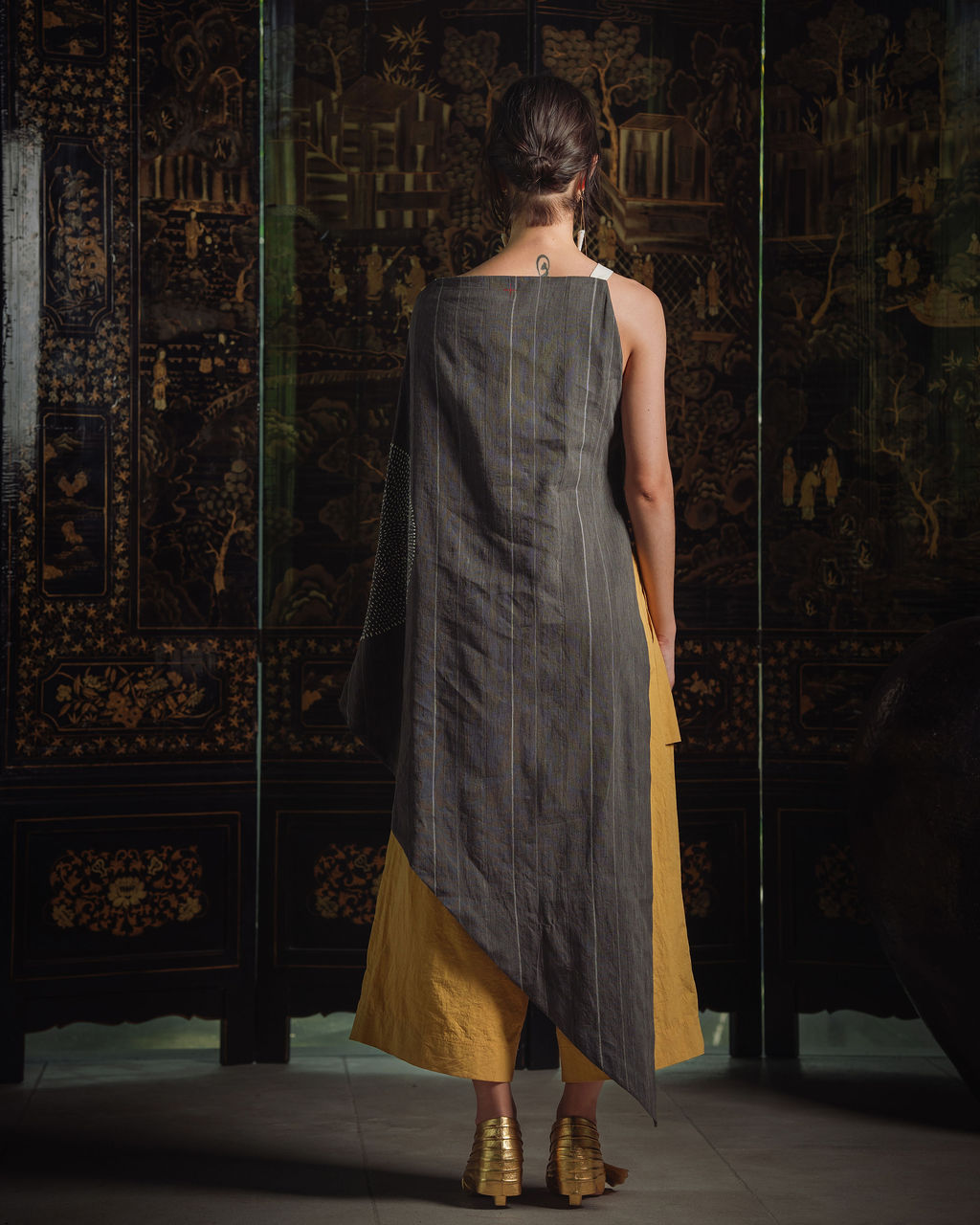 Spiral Body Cape - Gray