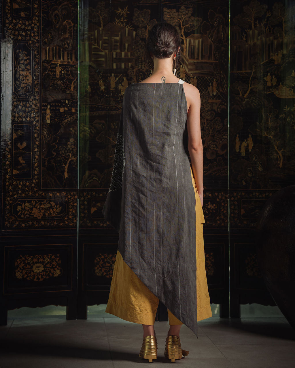 Spiral Body Cape - Gray